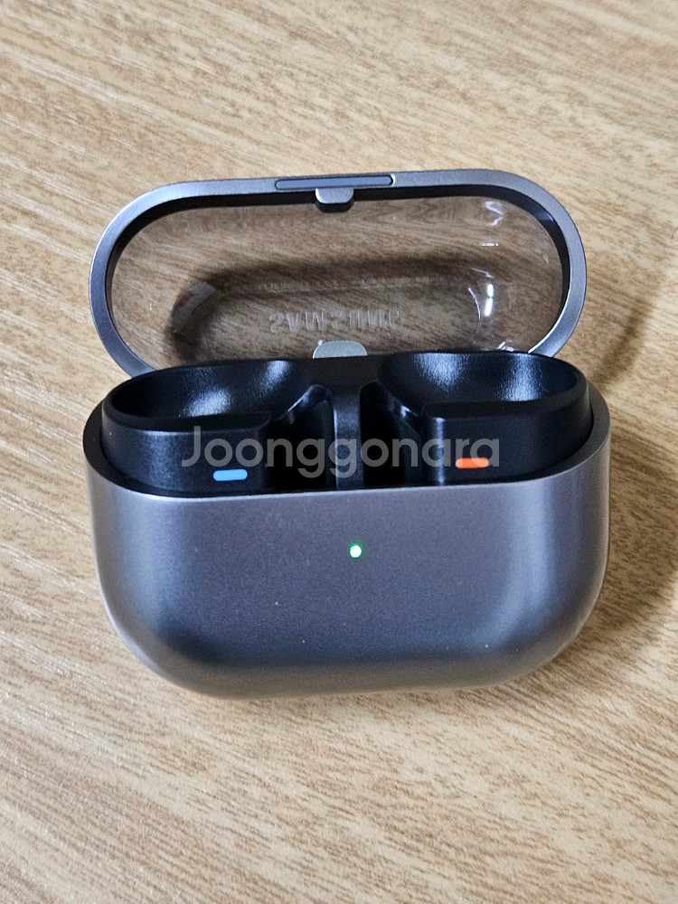 갤럭시 버즈3프로 실버 충전 본체--1