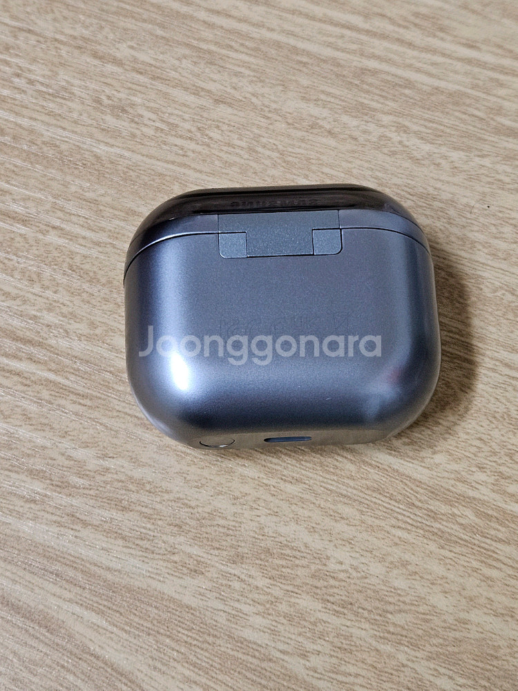 갤럭시 버즈3프로 실버 충전 본체--3