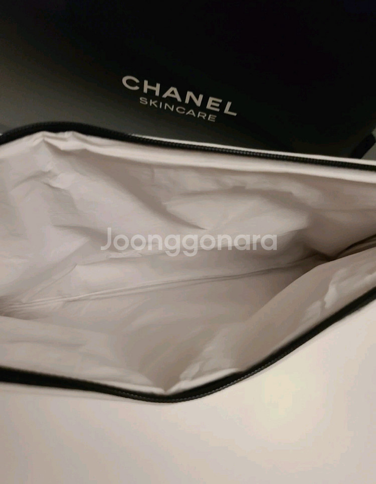 정품) 샤넬 화이트 파우치 (코스메틱)--3