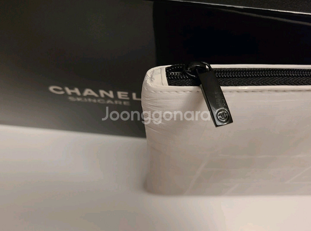 정품) 샤넬 화이트 파우치 (코스메틱)--2