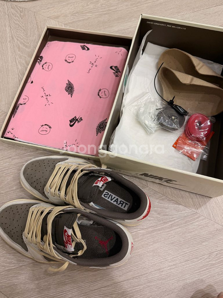 나이키 조던1 트래비스 스캇 로우 리버스 모카 240--0