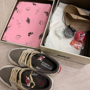 나이키 조던1 트래비스 스캇 로우 리버스 모카 240