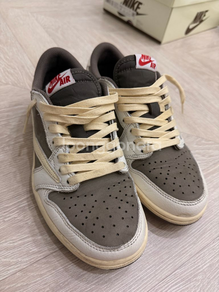 나이키 조던1 트래비스 스캇 로우 리버스 모카 240--1