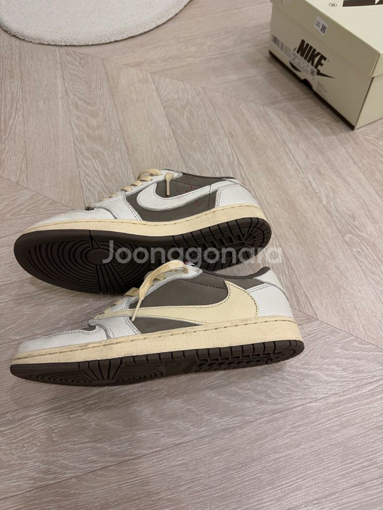 나이키 조던1 트래비스 스캇 로우 리버스 모카 240--3