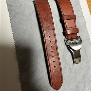 튜더 22mm 가죽스트랩+디버클 판매 (블랙베이41)