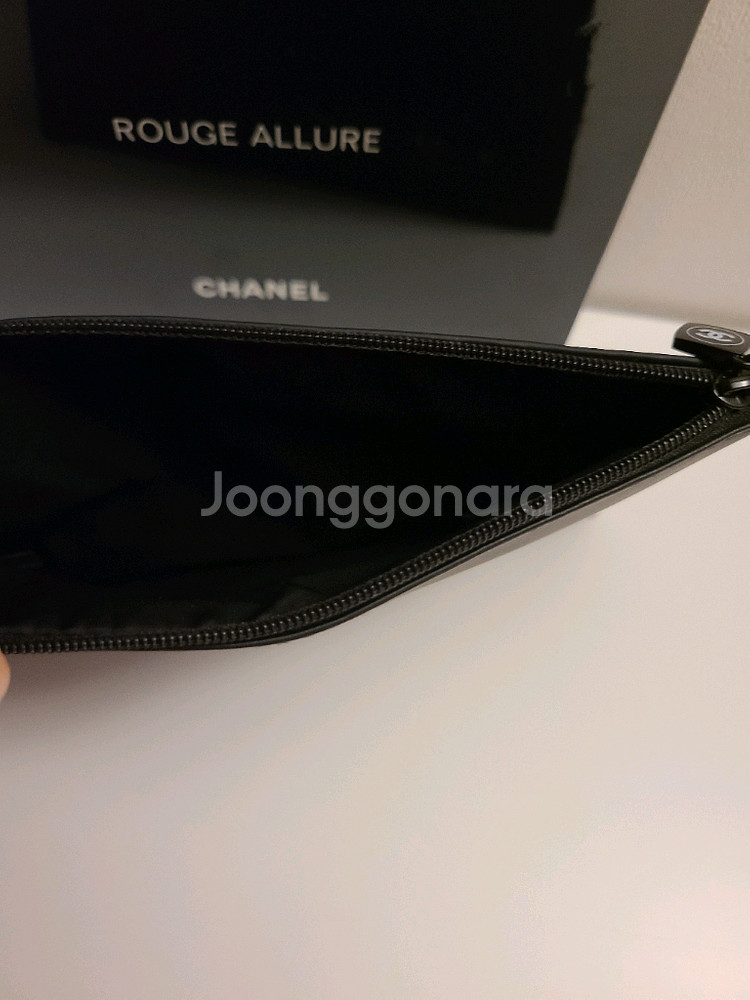 정품) 샤넬 블랙 파우치 (코스메틱)--2