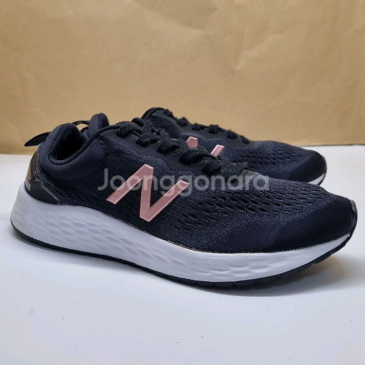 뉴발란스 프레쉬폼 아리쉬 V3 운동화 240--0