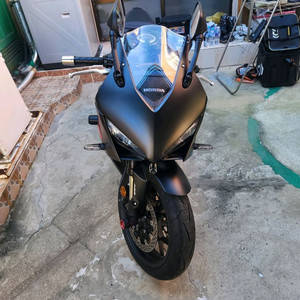 혼다 CBR650R 블랙 오토바이
