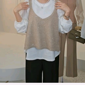 오드리겸. 뷔스티에. 티셔츠 이미지