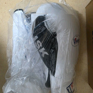 새상품)위닝 커스텀 16온즈 복싱글러브 판매합니다