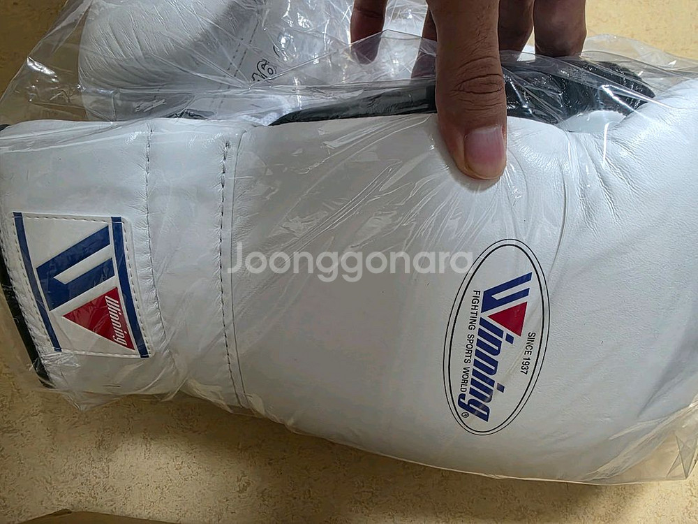 새상품)위닝 커스텀 16온즈 복싱글러브 판매합니다--2