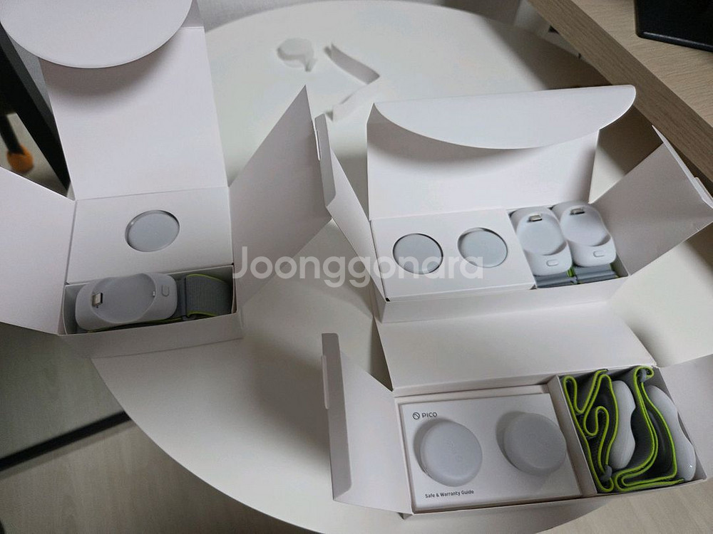 피코 4 울트라 모션트래커 2개--2