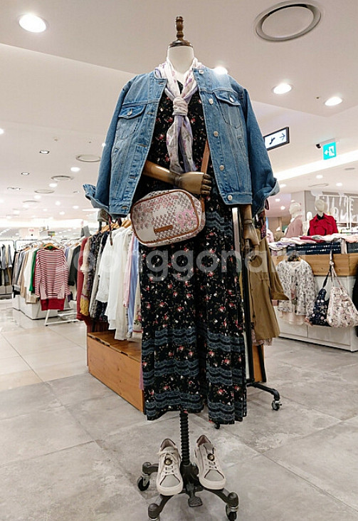 써스데이 아일랜드 플로럴 패턴 맥시 원피스 s사이즈--0