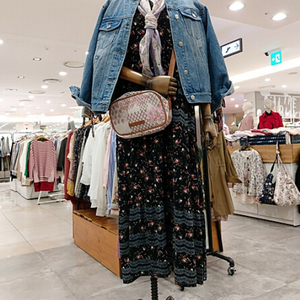 써스데이 아일랜드 플로럴 패턴 맥시 원피스 s사이즈