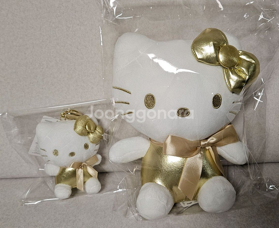 새상품)산리오 골드헬로키티 25cm인형+키링세트--0