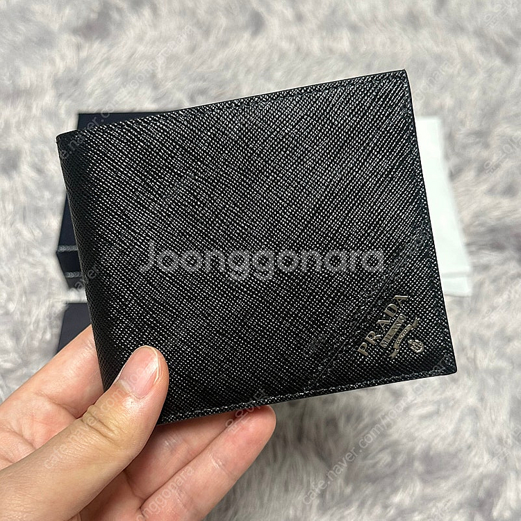 [미사용/새상품] 프라다 사피아노 반지갑 블랙--0