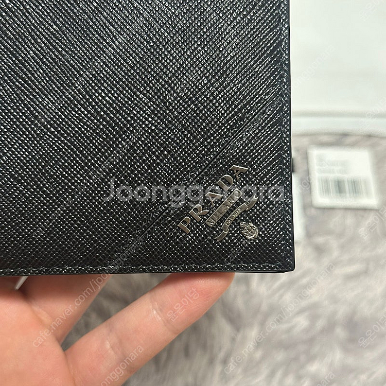 [미사용/새상품] 프라다 사피아노 반지갑 블랙--1