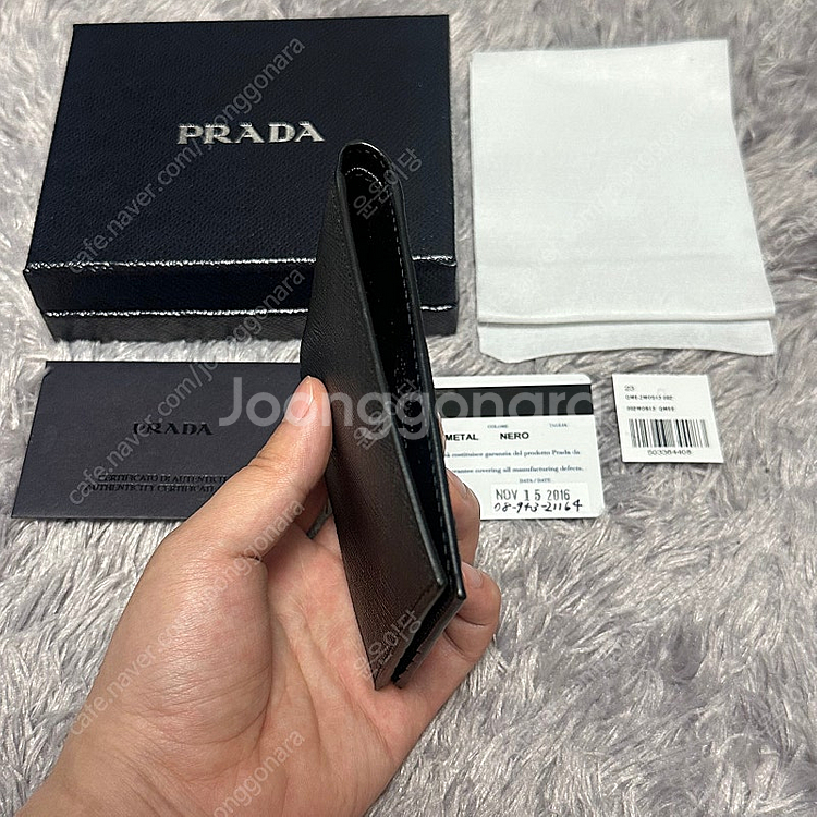 [미사용/새상품] 프라다 사피아노 반지갑 블랙--3