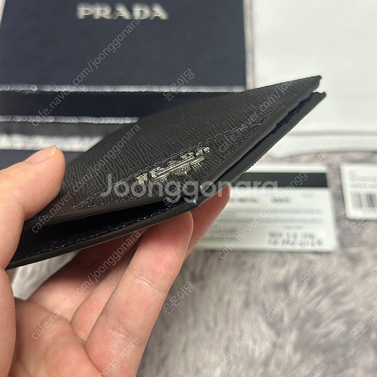 [미사용/새상품] 프라다 사피아노 반지갑 블랙--6