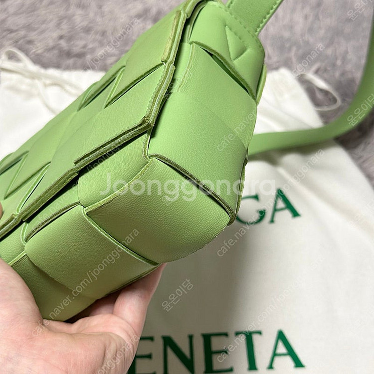 [풀구성] 보테가베네타 램스킨 카세트백 미듐 연두--4