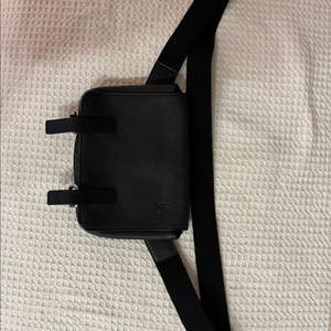 로에베 남성 미니 벨트백