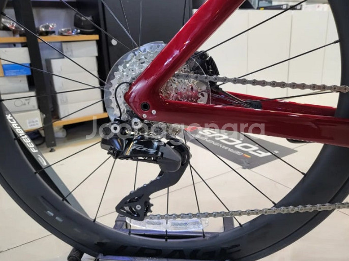 트렉마돈 7세대 에어로 105di2 크림슨레드--6