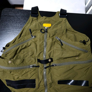 그립스와니 베스트 M 카키 조끼