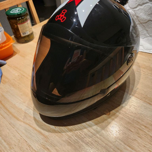 트리플 에잇 헬멧