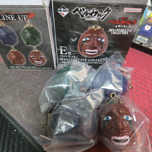 베르세르크 제일복권 E상 베헤리트 키링 4개 팝니다.