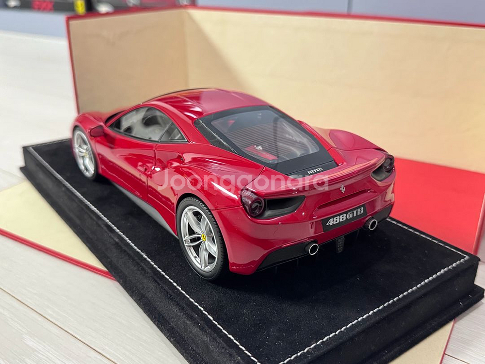 1:18 MR 페라리 488 로쏘코르사 다이캐스트판매--4
