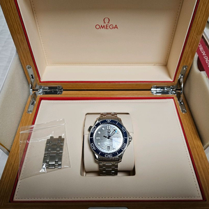 오메가 씨마스터 300 그레이 회판 판매합니다.