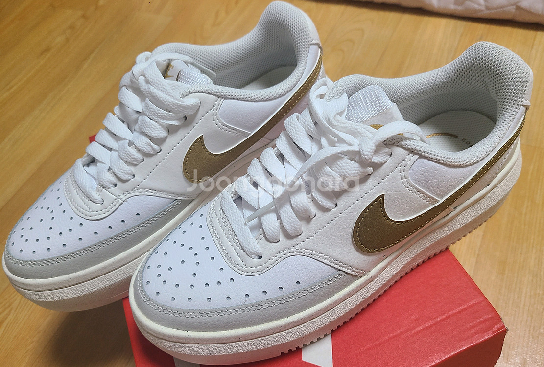 나이키 코트비젼 알타 운동화 팝니다(235mm)/미사용--0