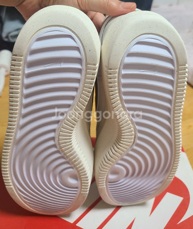 나이키 코트비젼 알타 운동화 팝니다(235mm)/미사용--5