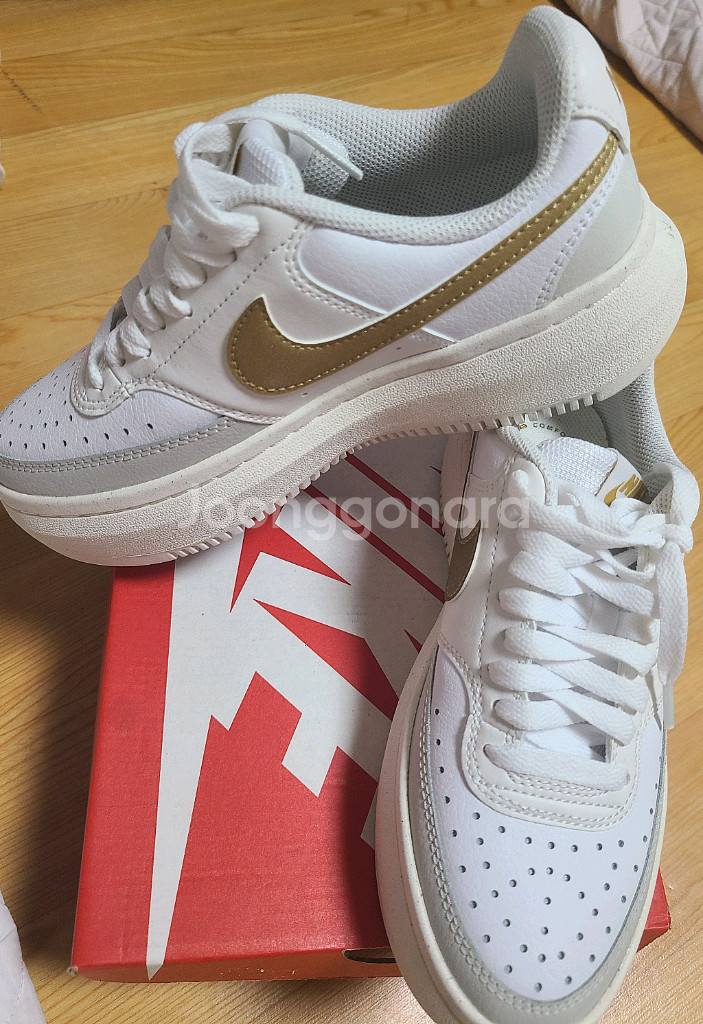 나이키 코트비젼 알타 운동화 팝니다(235mm)/미사용--1