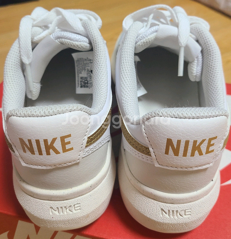 나이키 코트비젼 알타 운동화 팝니다(235mm)/미사용--4