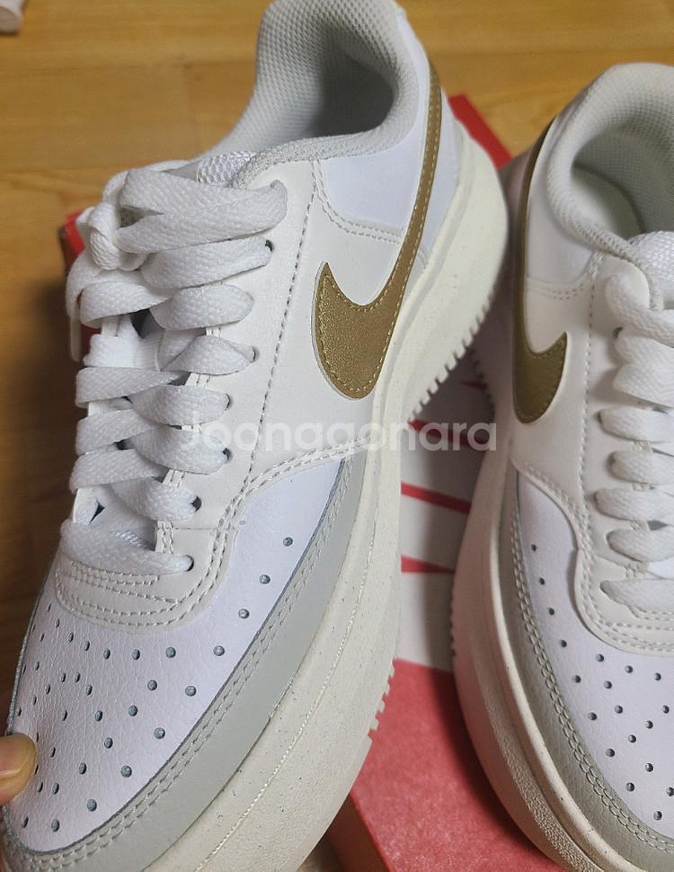 나이키 코트비젼 알타 운동화 팝니다(235mm)/미사용--2