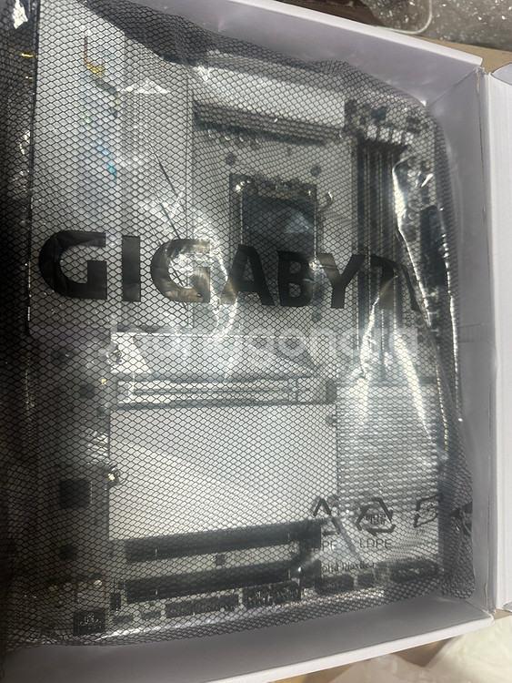 기가바이트 X670E AORUS PRO X AM5--1