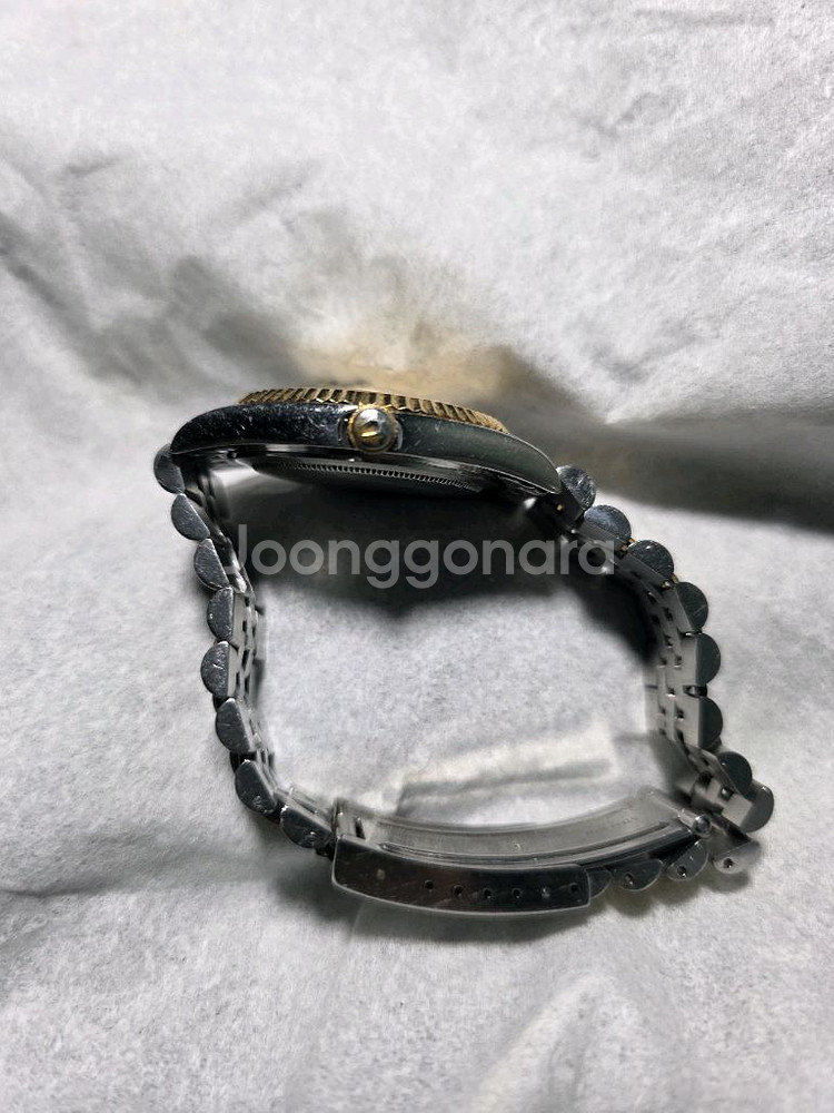 부로바 데이져스트 텐포인트 쿼츠ㆍ금장 시계--3