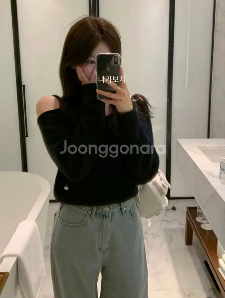 소버샵 muse 뮤즈 오프숄더 니트 네이비--0