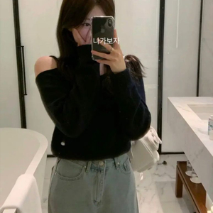 소버샵 muse 뮤즈 오프숄더 니트 네이비