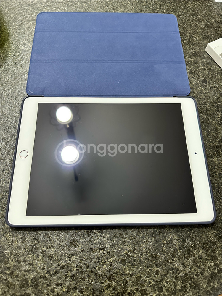 아이패드 에어 2세대 16GB + 케이스--3