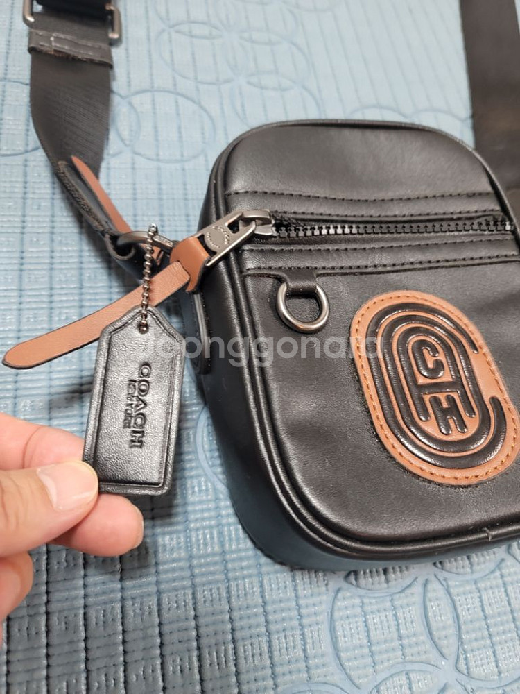 코치 미니 크로스백--1