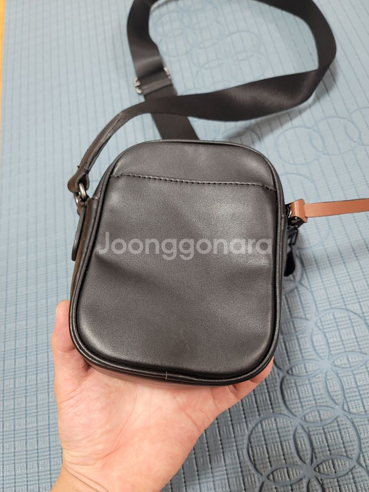 코치 미니 크로스백--3