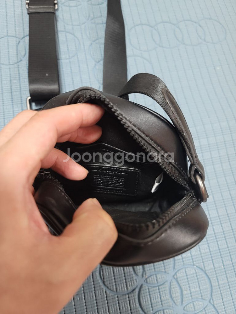 코치 미니 크로스백--5