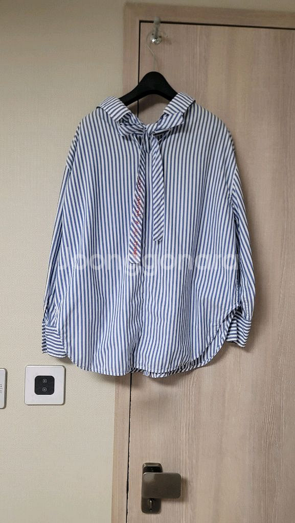 질스튜어트 스트라이프 셔츠(사이즈55)--1