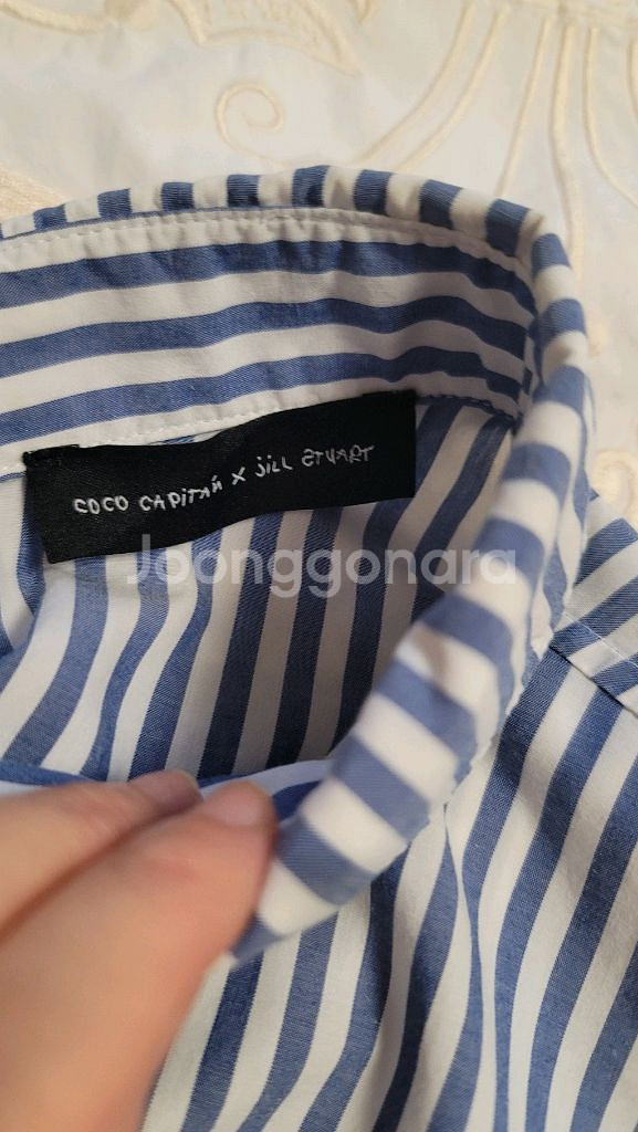 질스튜어트 스트라이프 셔츠(사이즈55)--2