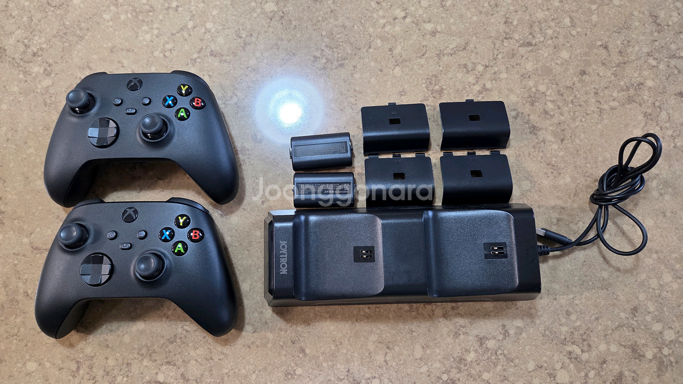 엑스박스4세대 패드 2개 + 조이트론 배터리팩--0