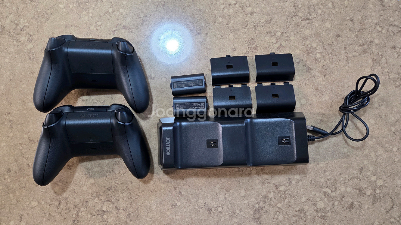 엑스박스4세대 패드 2개 + 조이트론 배터리팩--1