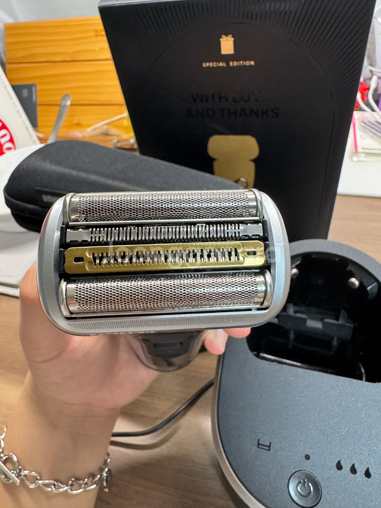 브라운 시리즈9 프로+ 전기면도기 세트--1