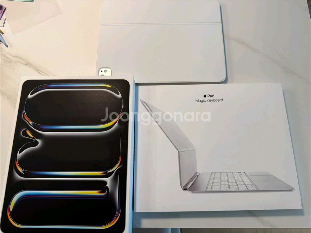 아이패드 프로 13 M4 256GB Wi-Fi + 매직키보드--0